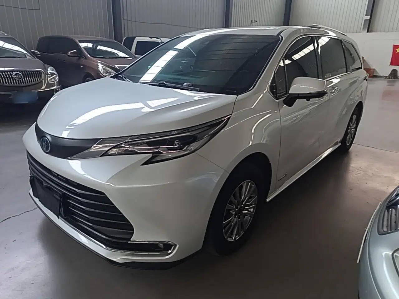 Toyota SIENNA 2021 2.5L Hybrid Comfort Edition — миниатюра 1