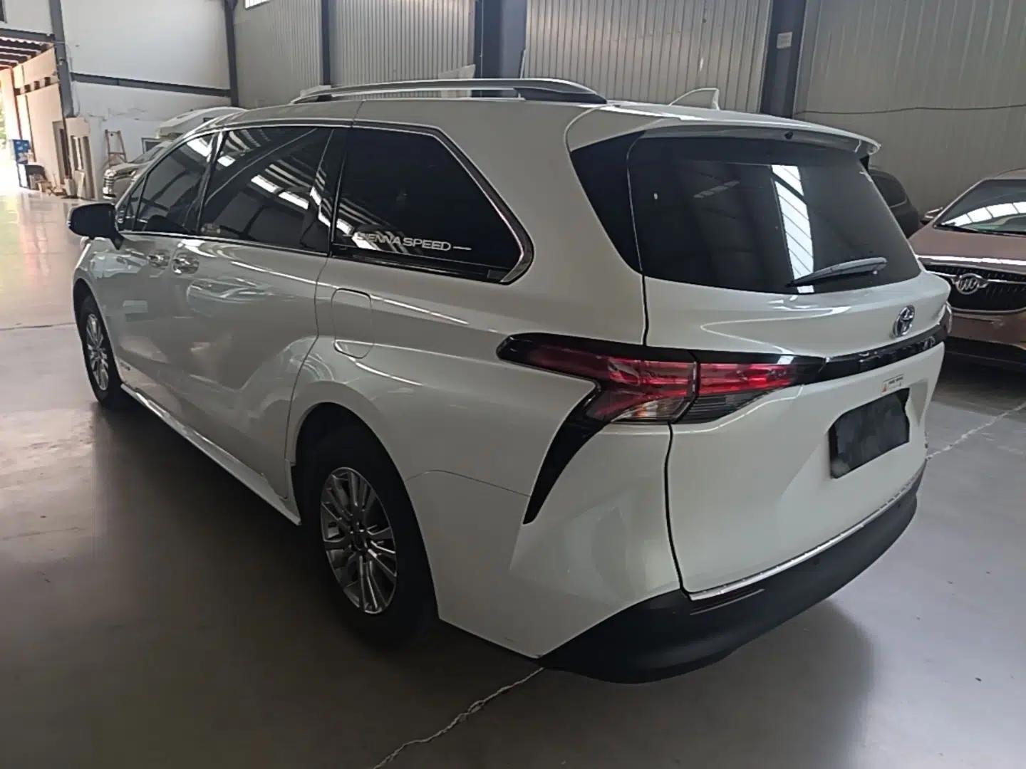 Toyota SIENNA 2021 2.5L Hybrid Comfort Edition — миниатюра 4