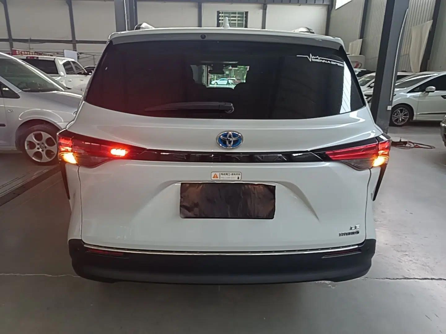 Toyota SIENNA 2021 2.5L Hybrid Comfort Edition — миниатюра 5