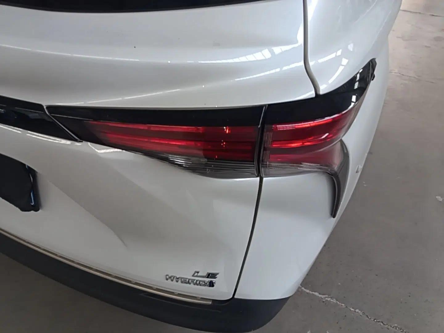 Toyota SIENNA 2021 2.5L Hybrid Comfort Edition — миниатюра 9