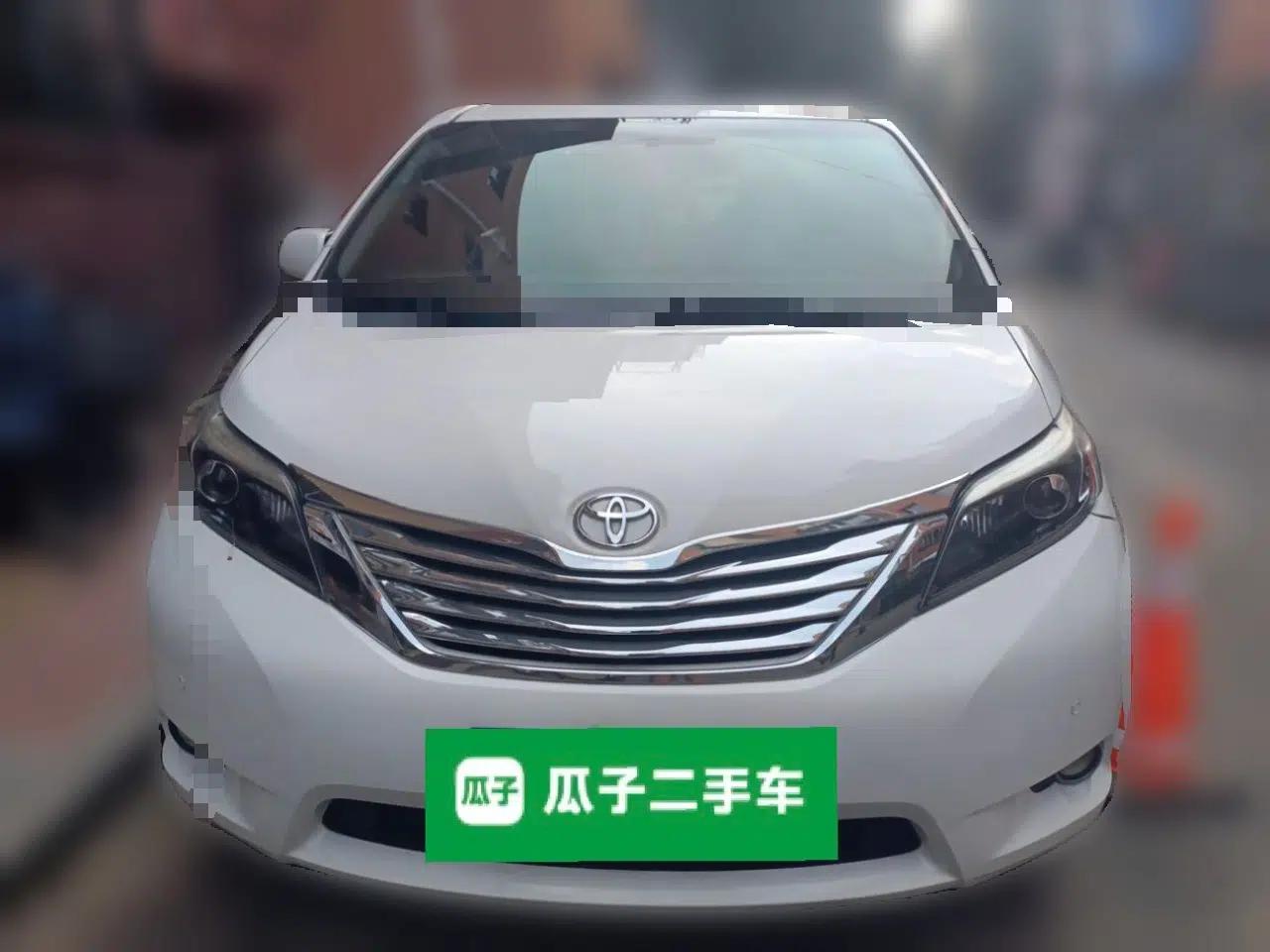 Toyota SIENNA 2015 3.5L Four-Wheel Drive L — миниатюра 2