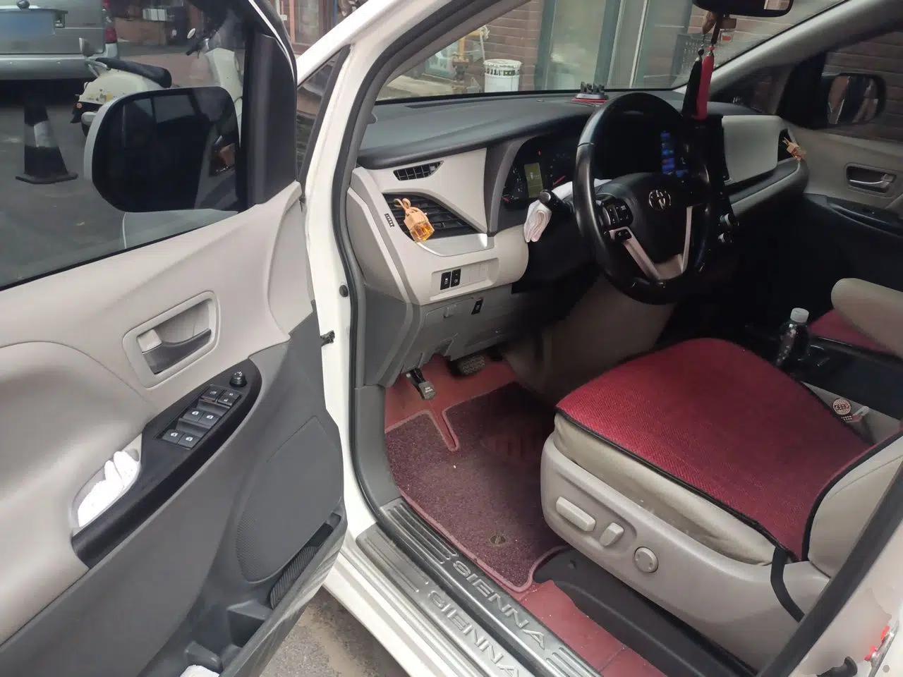 Toyota SIENNA 2015 3.5L Four-Wheel Drive L — миниатюра 16
