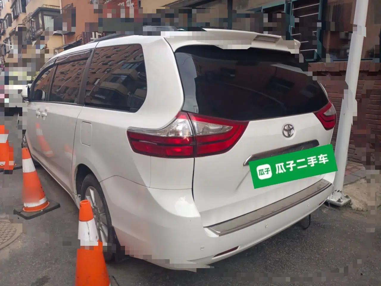 Toyota SIENNA 2015 3.5L Four-Wheel Drive L — миниатюра 4
