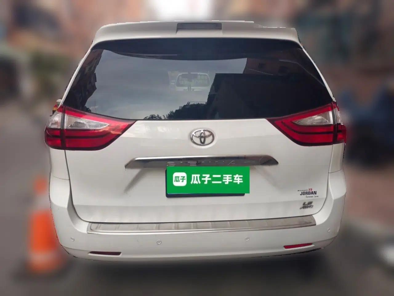 Toyota SIENNA 2015 3.5L Four-Wheel Drive L — миниатюра 5