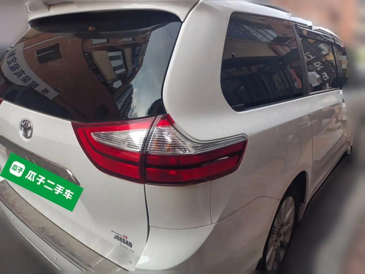 Toyota SIENNA 2015 3.5L Four-Wheel Drive L — миниатюра 6