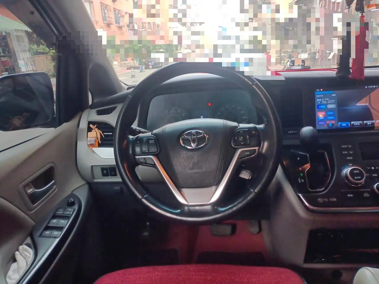 Toyota SIENNA 2015 3.5L Four-Wheel Drive L — миниатюра 10