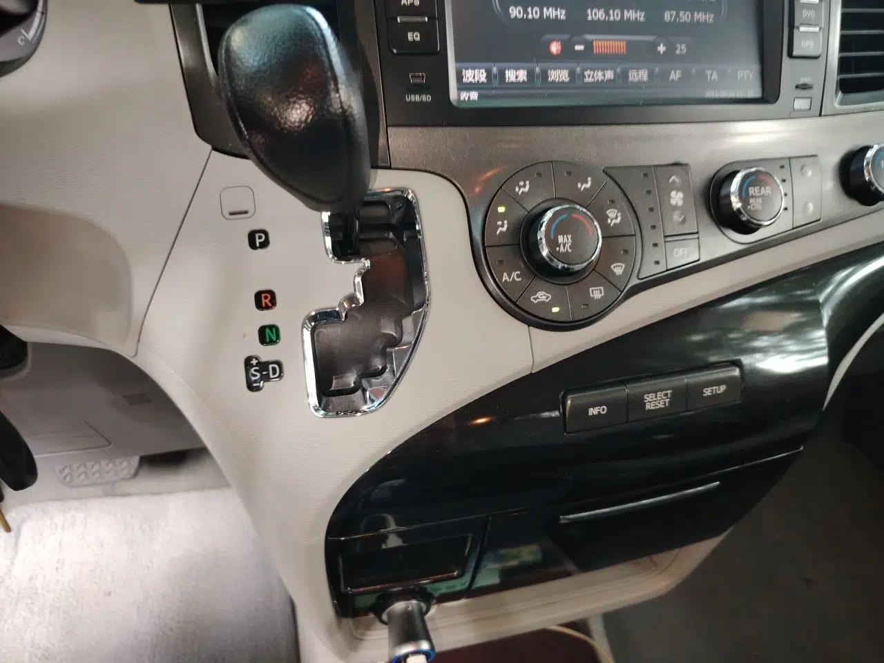 Toyota SIENNA (Parallel Import) Toyota Sienna, Automatic, 2.7L Gasoline, No Sunroof, (8-Seater) — миниатюра 14