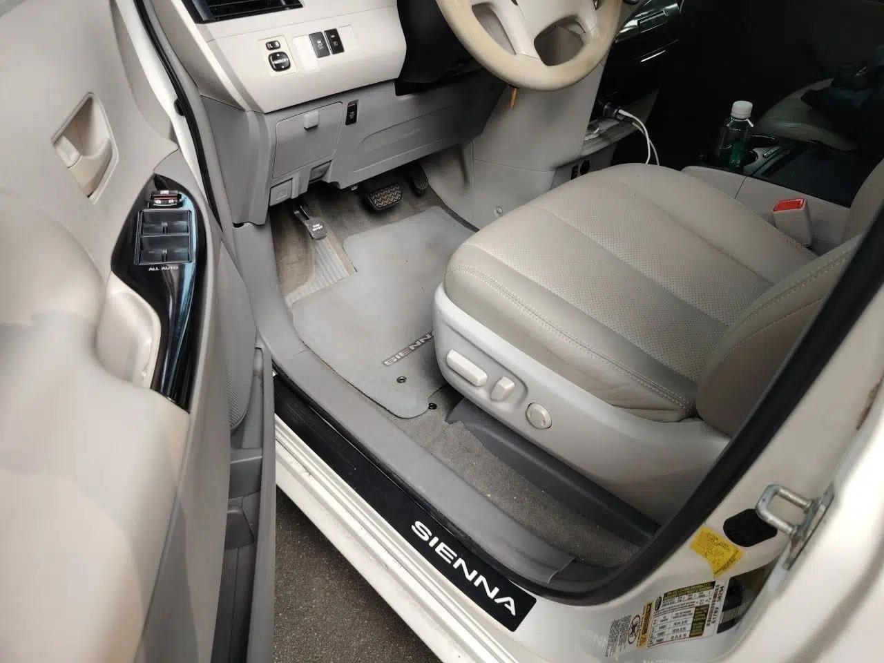 Toyota SIENNA (Parallel Import) Toyota Sienna, Automatic, 2.7L Gasoline, No Sunroof, (8-Seater) — миниатюра 16