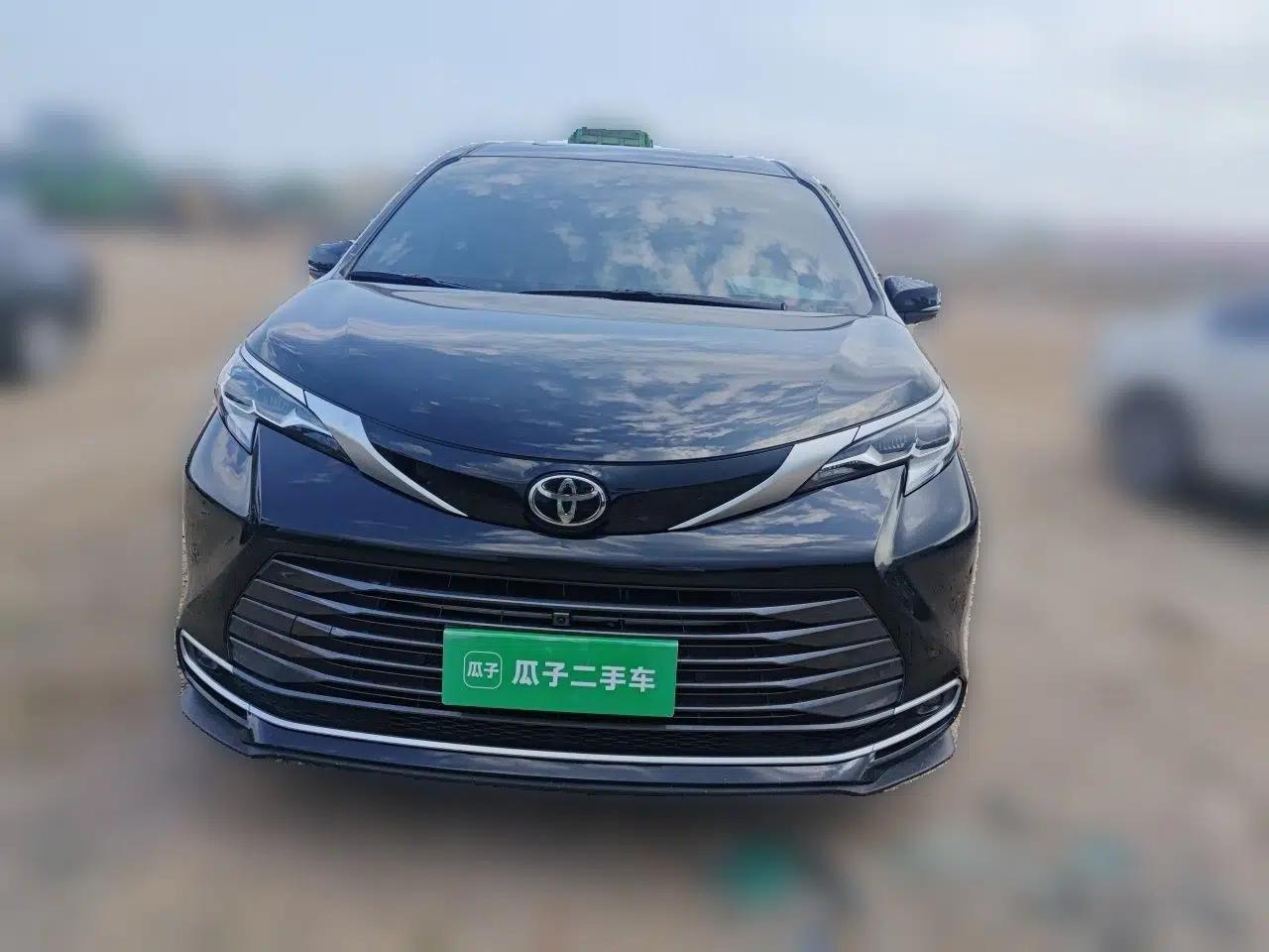 Toyota SIENNA 2024 2.5L Hybrid Luxury Edition — миниатюра 2