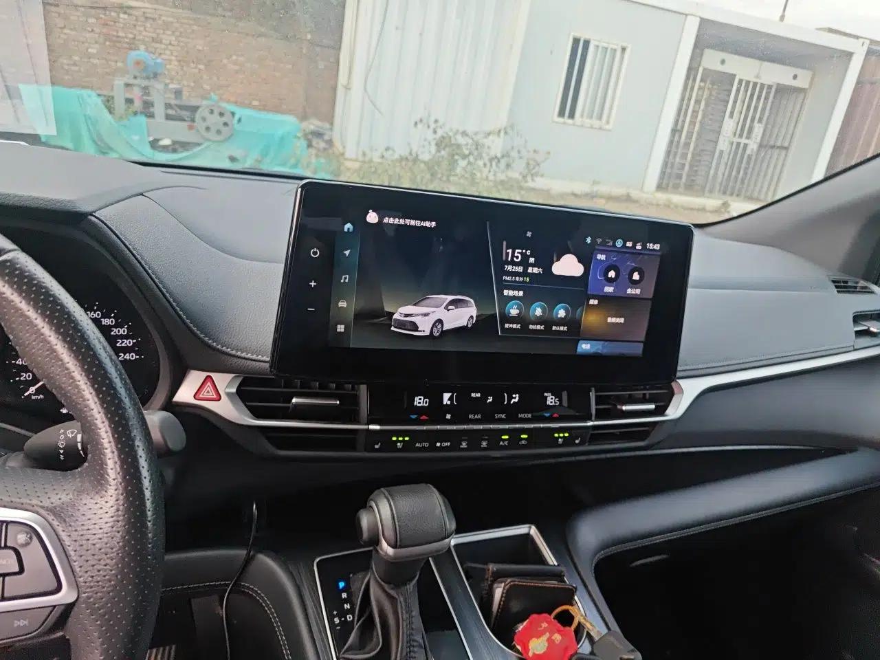 Toyota SIENNA 2024 2.5L Hybrid Luxury Edition — миниатюра 13