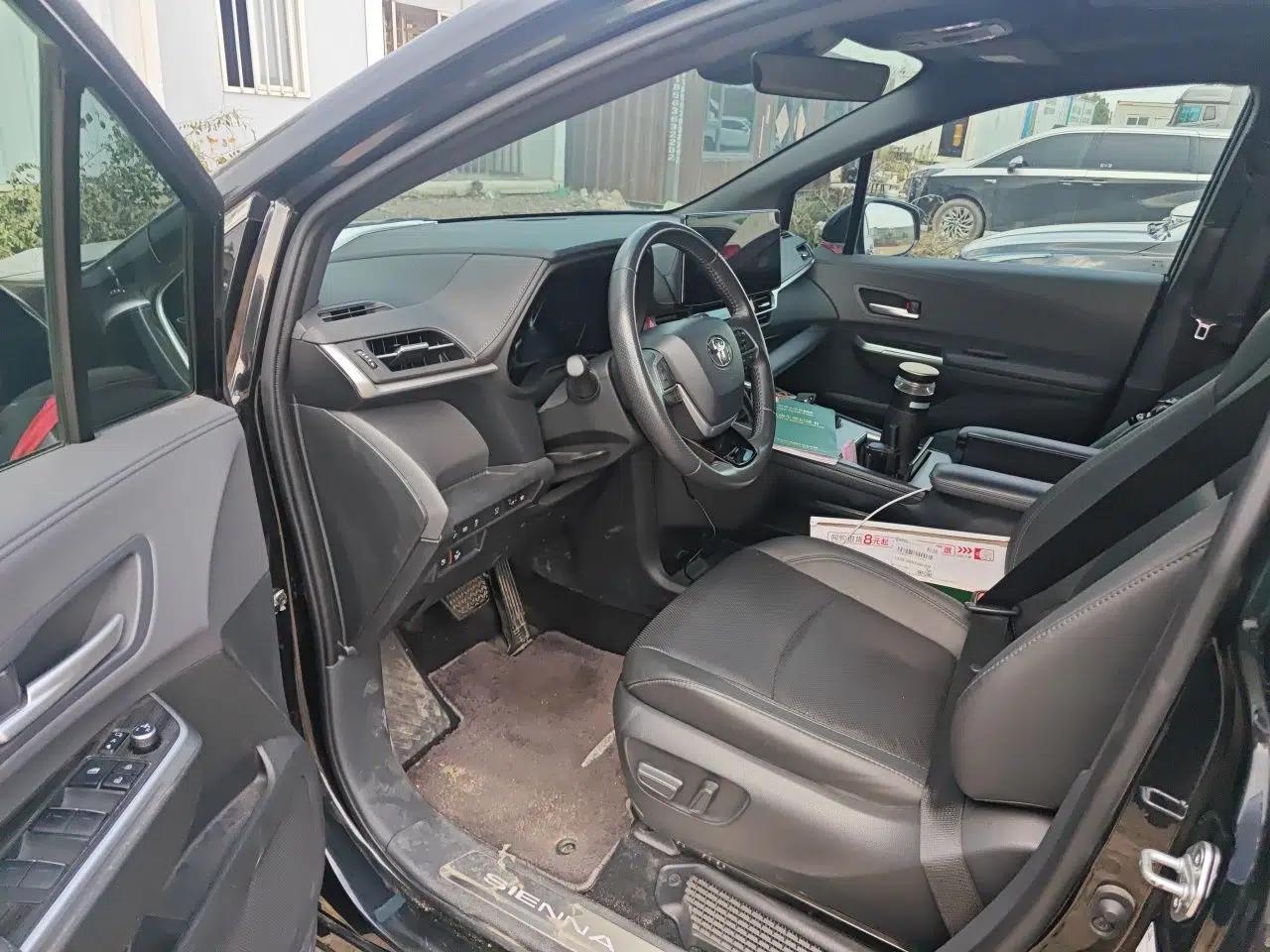 Toyota SIENNA 2024 2.5L Hybrid Luxury Edition — миниатюра 16