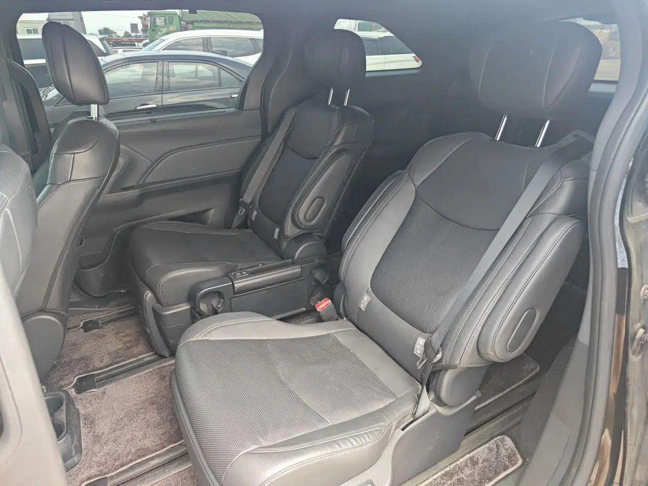 Toyota SIENNA 2024 2.5L Hybrid Luxury Edition — миниатюра 17