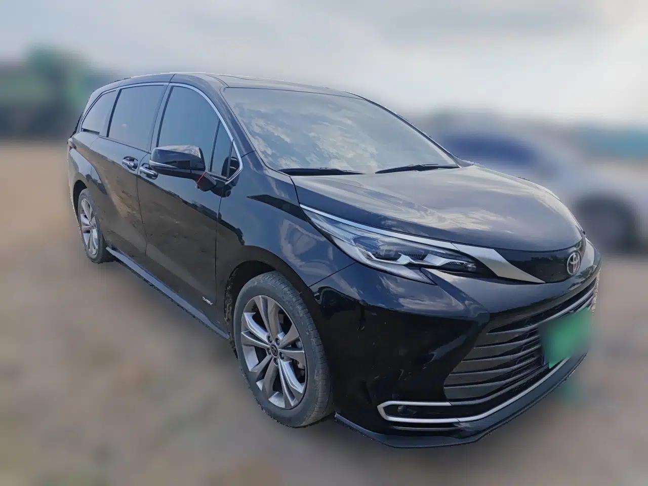 Toyota SIENNA 2024 2.5L Hybrid Luxury Edition — миниатюра 3