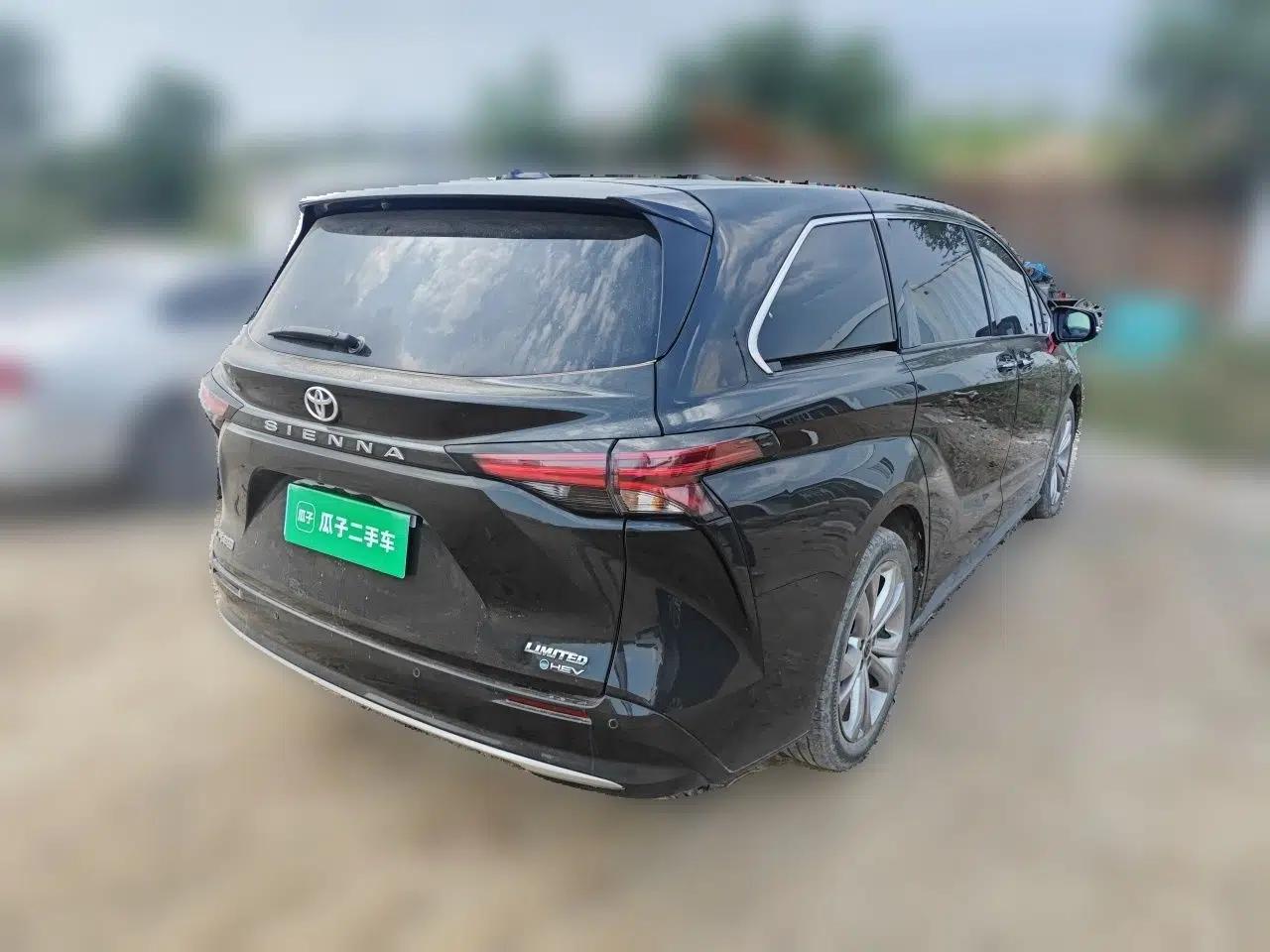 Toyota SIENNA 2024 2.5L Hybrid Luxury Edition — миниатюра 6