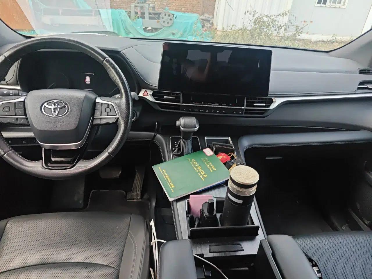 Toyota SIENNA 2024 2.5L Hybrid Luxury Edition — миниатюра 9
