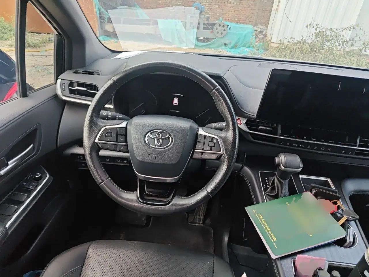 Toyota SIENNA 2024 2.5L Hybrid Luxury Edition — миниатюра 10