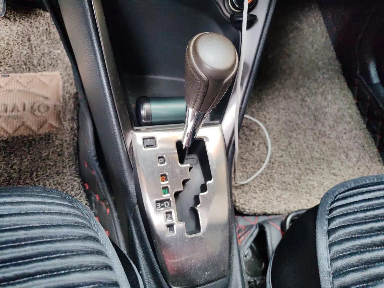 Toyota YARiS L Zhi Xuan 2015 1.5E Automatic Charm Edition — миниатюра 14