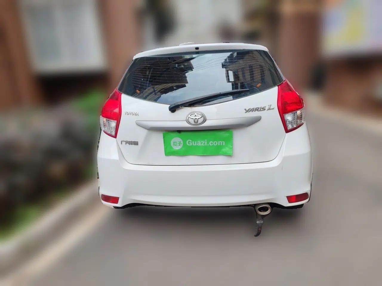Toyota YARiS L Zhi Xuan 2015 1.5E Automatic Charm Edition — миниатюра 5