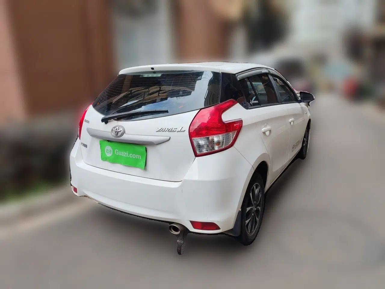 Toyota YARiS L Zhi Xuan 2015 1.5E Automatic Charm Edition — миниатюра 6