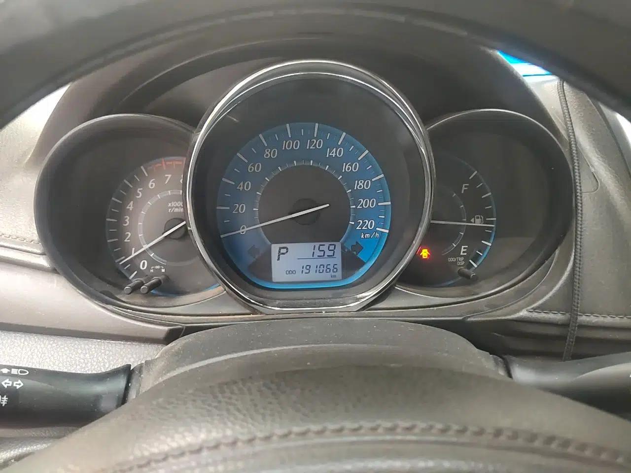 Toyota YARiS L Zhi Xuan 2014 1.3E Automatic Charm Edition — миниатюра 11