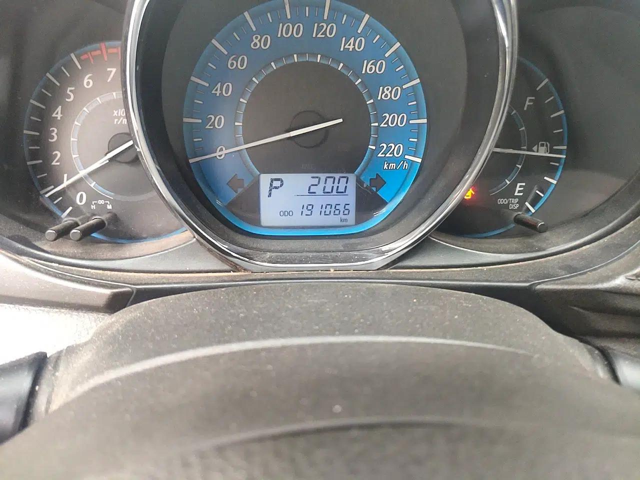 Toyota YARiS L Zhi Xuan 2014 1.3E Automatic Charm Edition — миниатюра 12