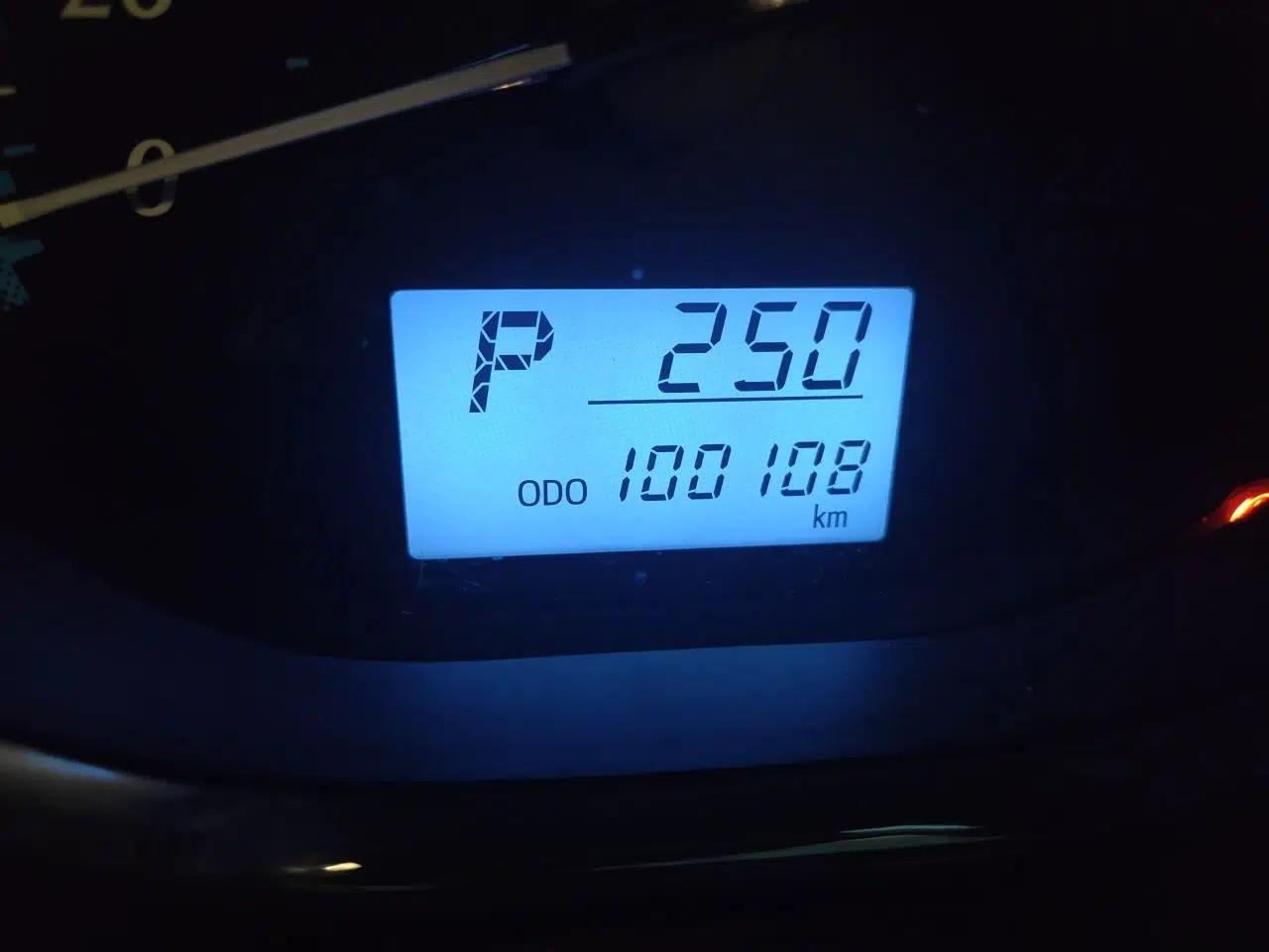 Toyota YARiS L Zhi Xuan 2015 1.5E Automatic Charm Edition — миниатюра 12