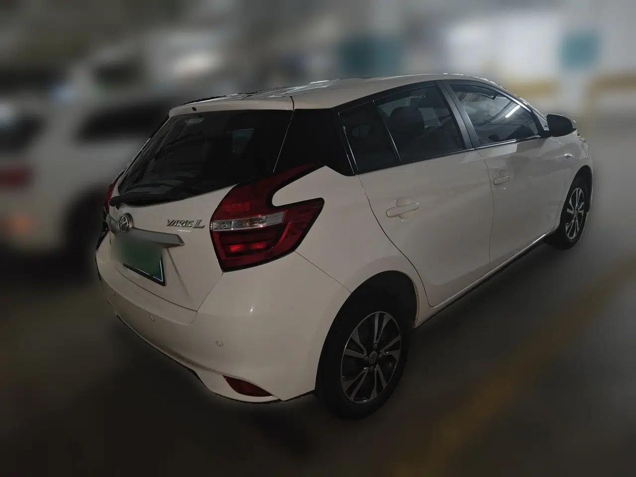 Toyota YARiS L Zhi Xuan 2015 1.5E Automatic Charm Edition — миниатюра 6