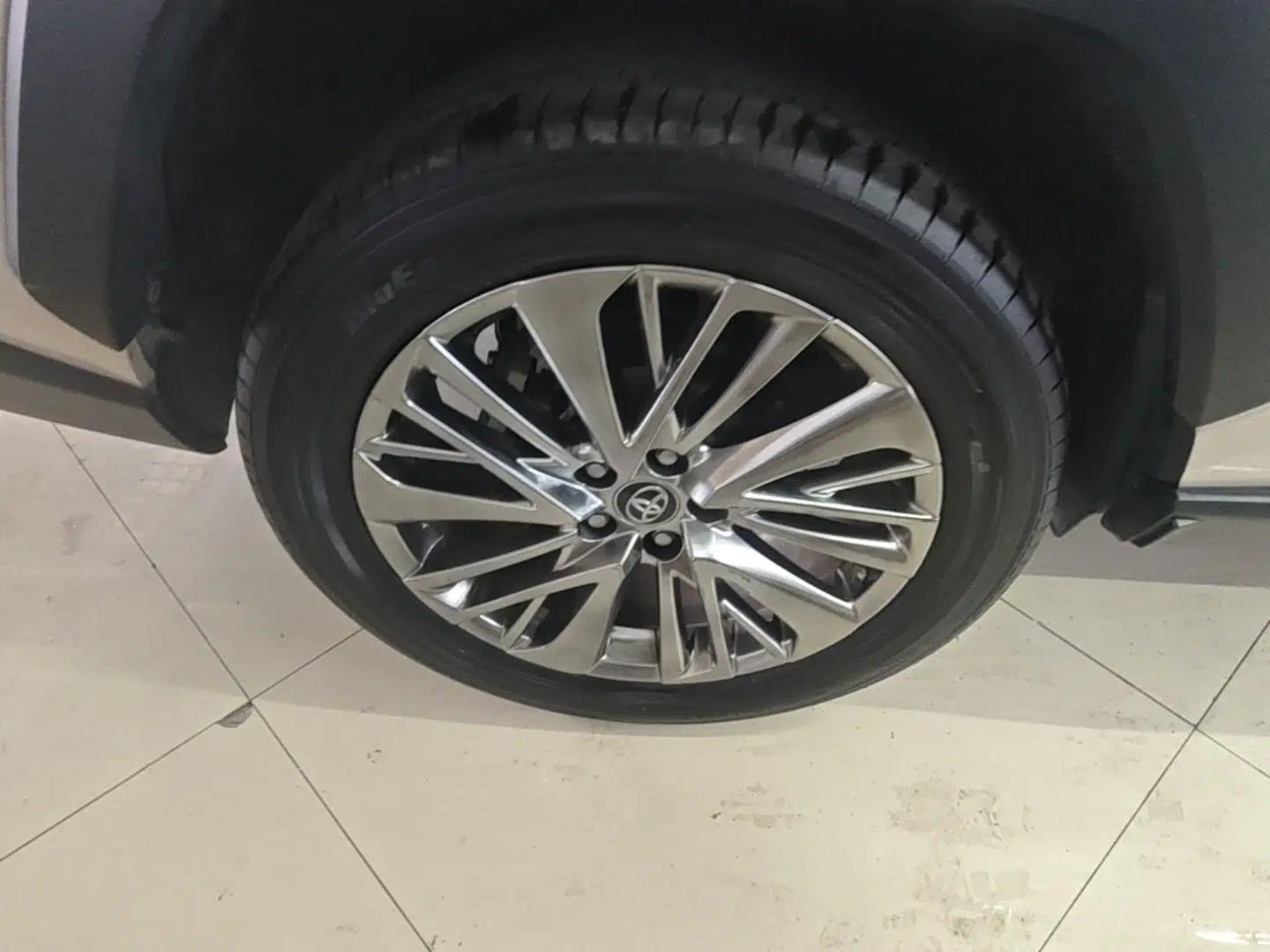 Toyota Wildlander 2022 2.0L CVT Two-Wheel Drive Prestige Edition — миниатюра 11