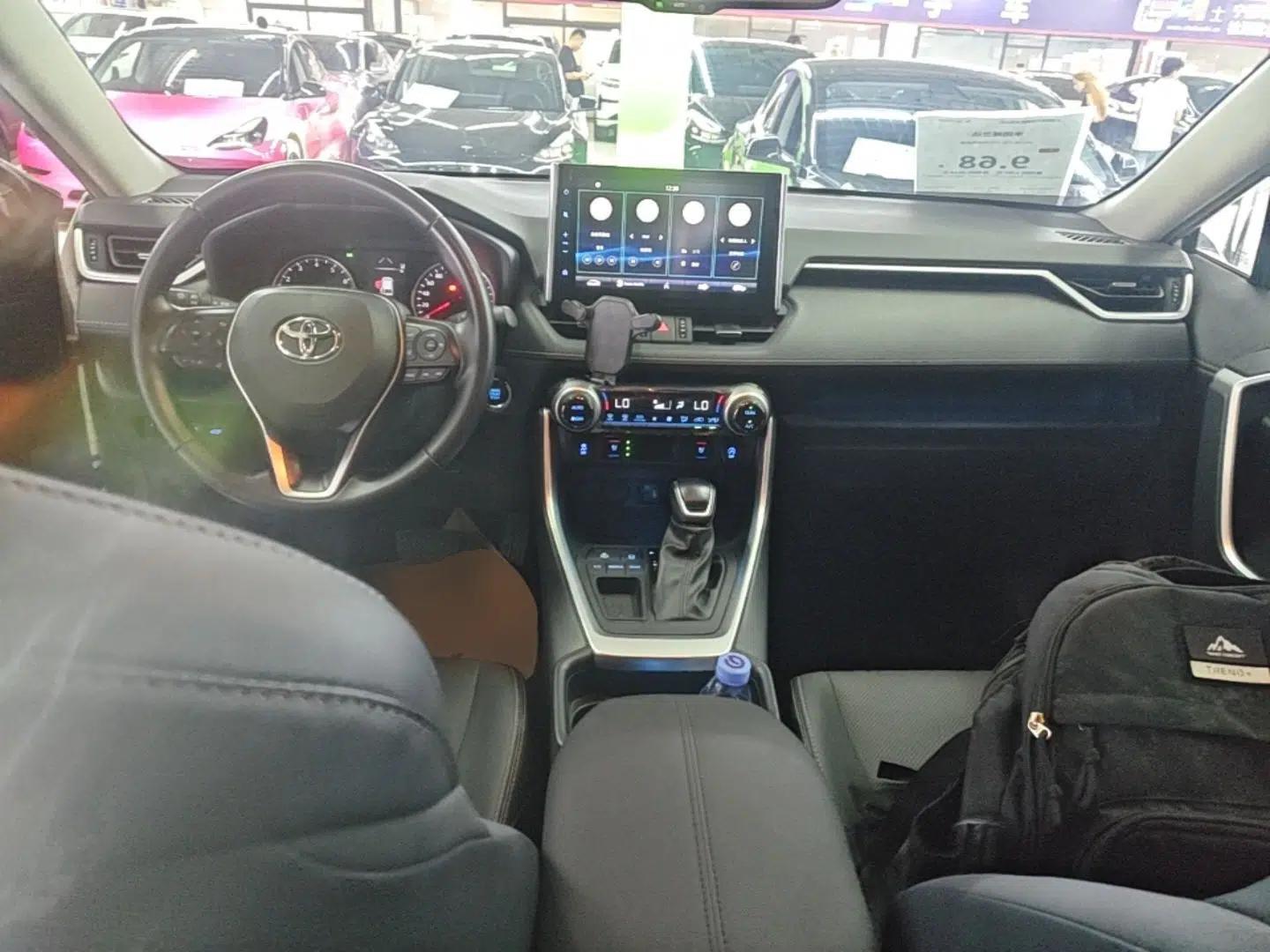 Toyota Wildlander 2022 2.0L CVT Two-Wheel Drive Prestige Edition — миниатюра 12