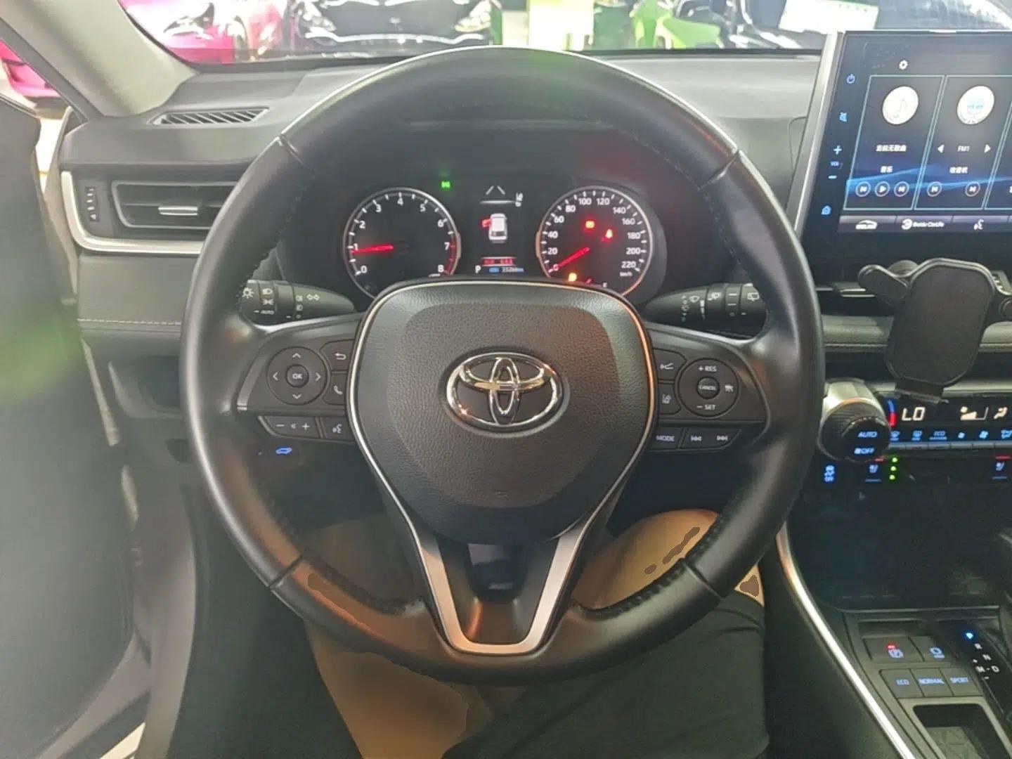 Toyota Wildlander 2022 2.0L CVT Two-Wheel Drive Prestige Edition — миниатюра 13