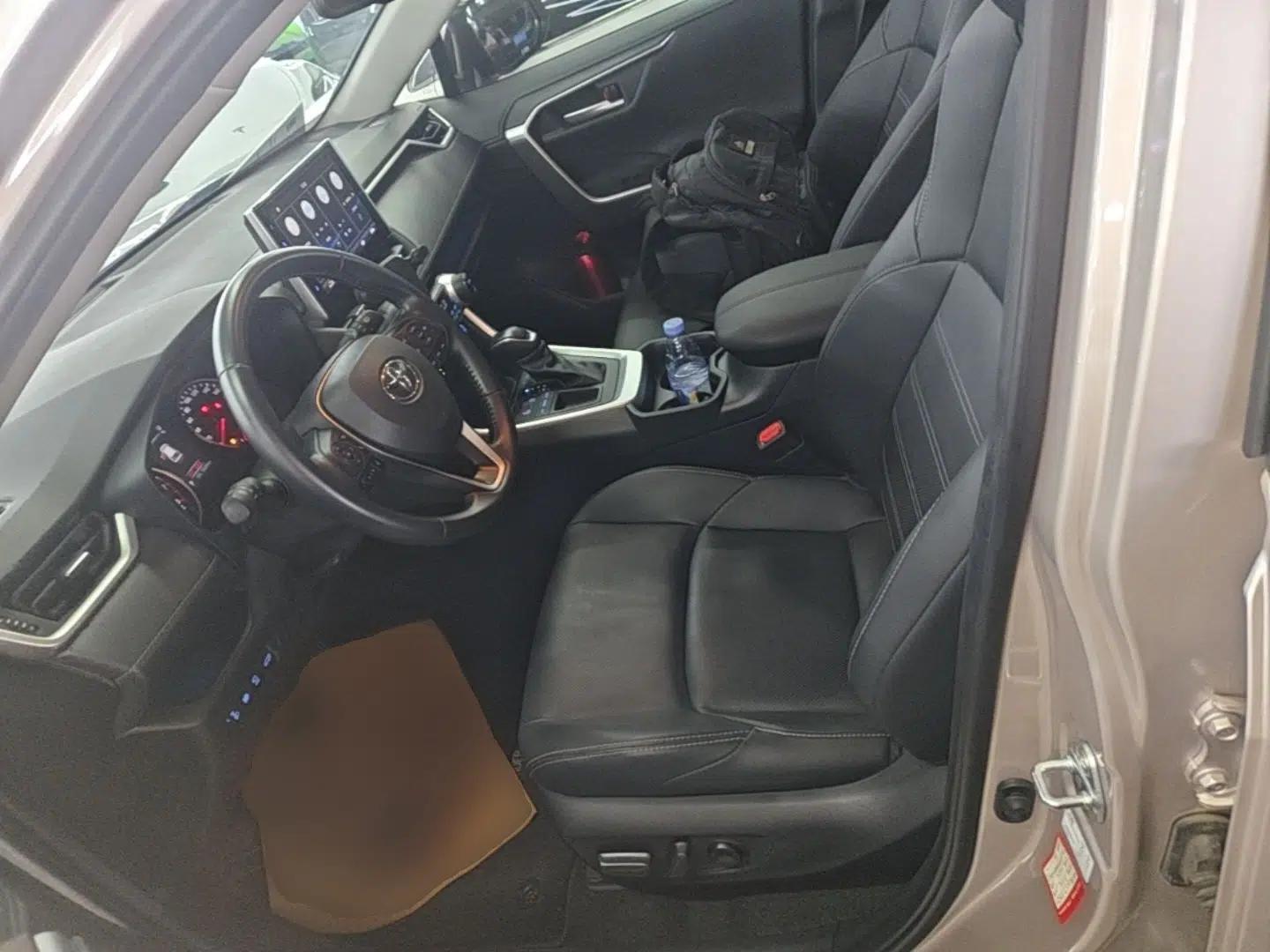 Toyota Wildlander 2022 2.0L CVT Two-Wheel Drive Prestige Edition — миниатюра 17