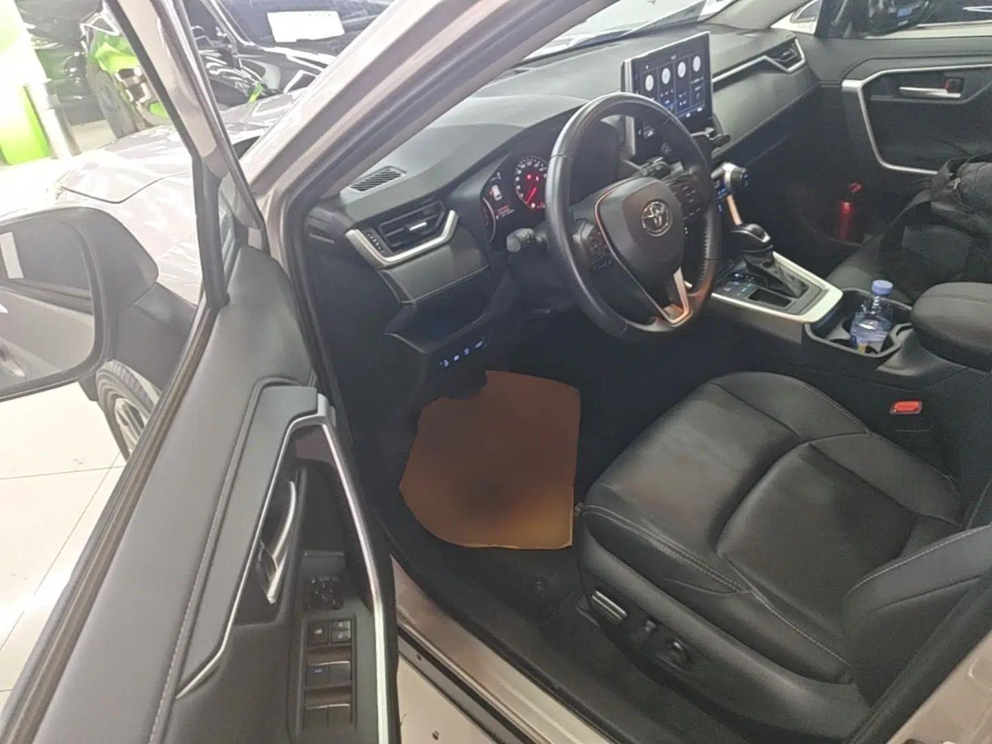Toyota Wildlander 2022 2.0L CVT Two-Wheel Drive Prestige Edition — миниатюра 18