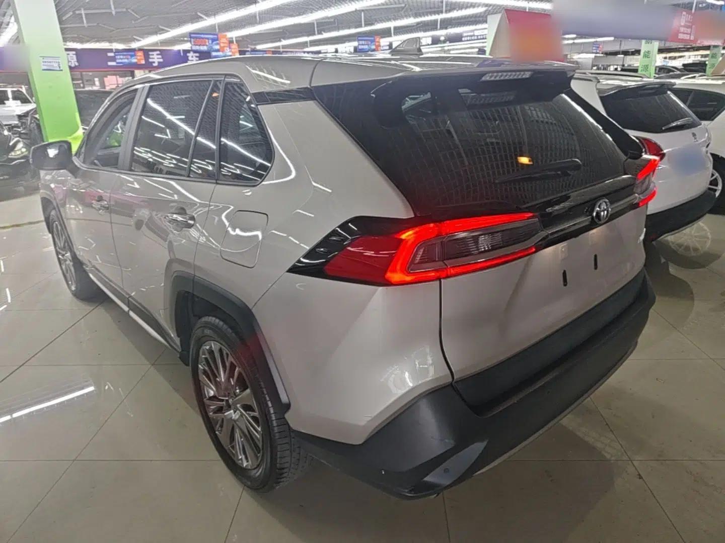 Toyota Wildlander 2022 2.0L CVT Two-Wheel Drive Prestige Edition — миниатюра 4