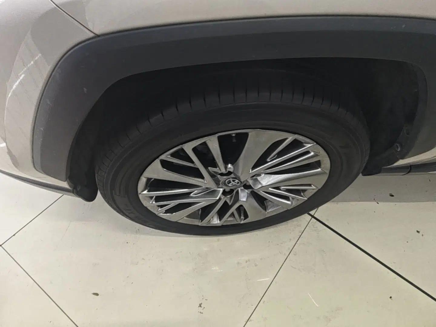 Toyota Wildlander 2022 2.0L CVT Two-Wheel Drive Prestige Edition — миниатюра 10