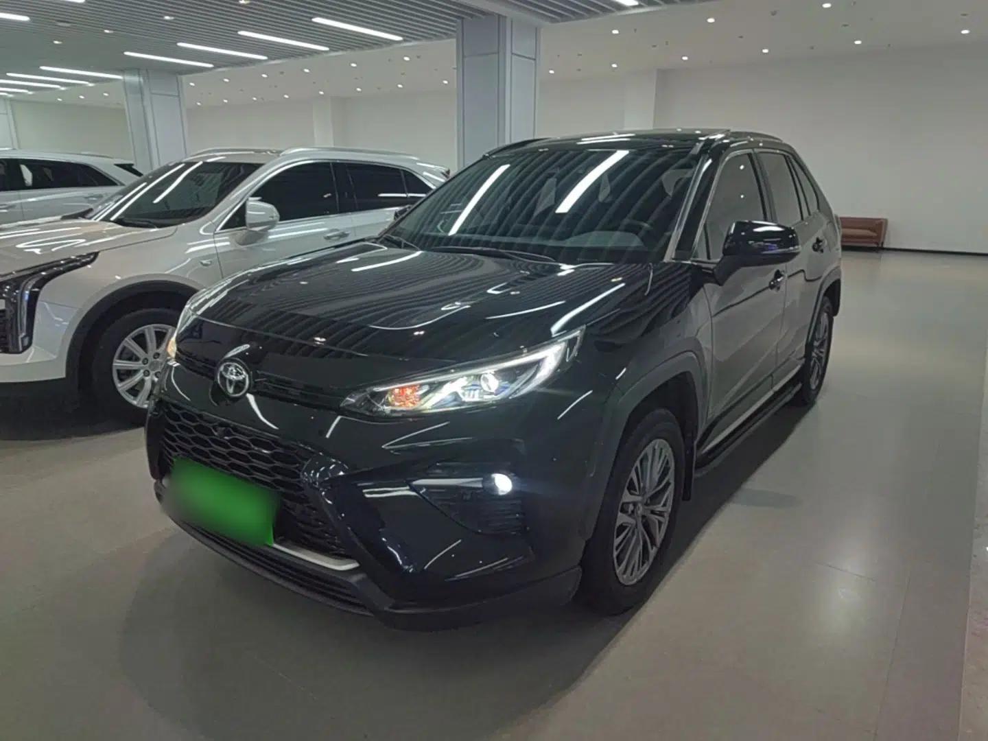 Toyota Wildlander 2023 2.0L CVT Two-Wheel Drive Luxury PLUS Edition — миниатюра 1