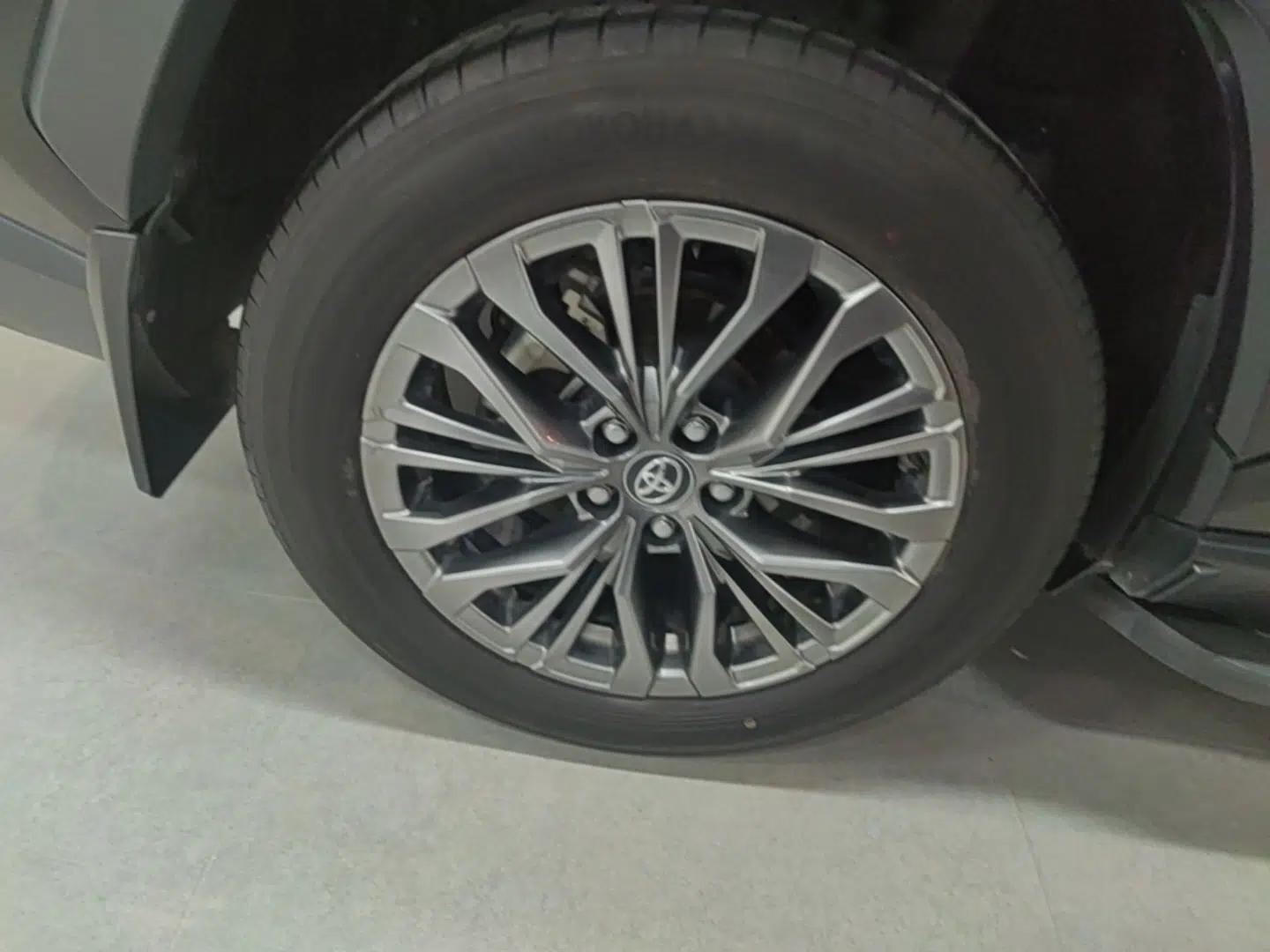 Toyota Wildlander 2023 2.0L CVT Two-Wheel Drive Luxury PLUS Edition — миниатюра 11