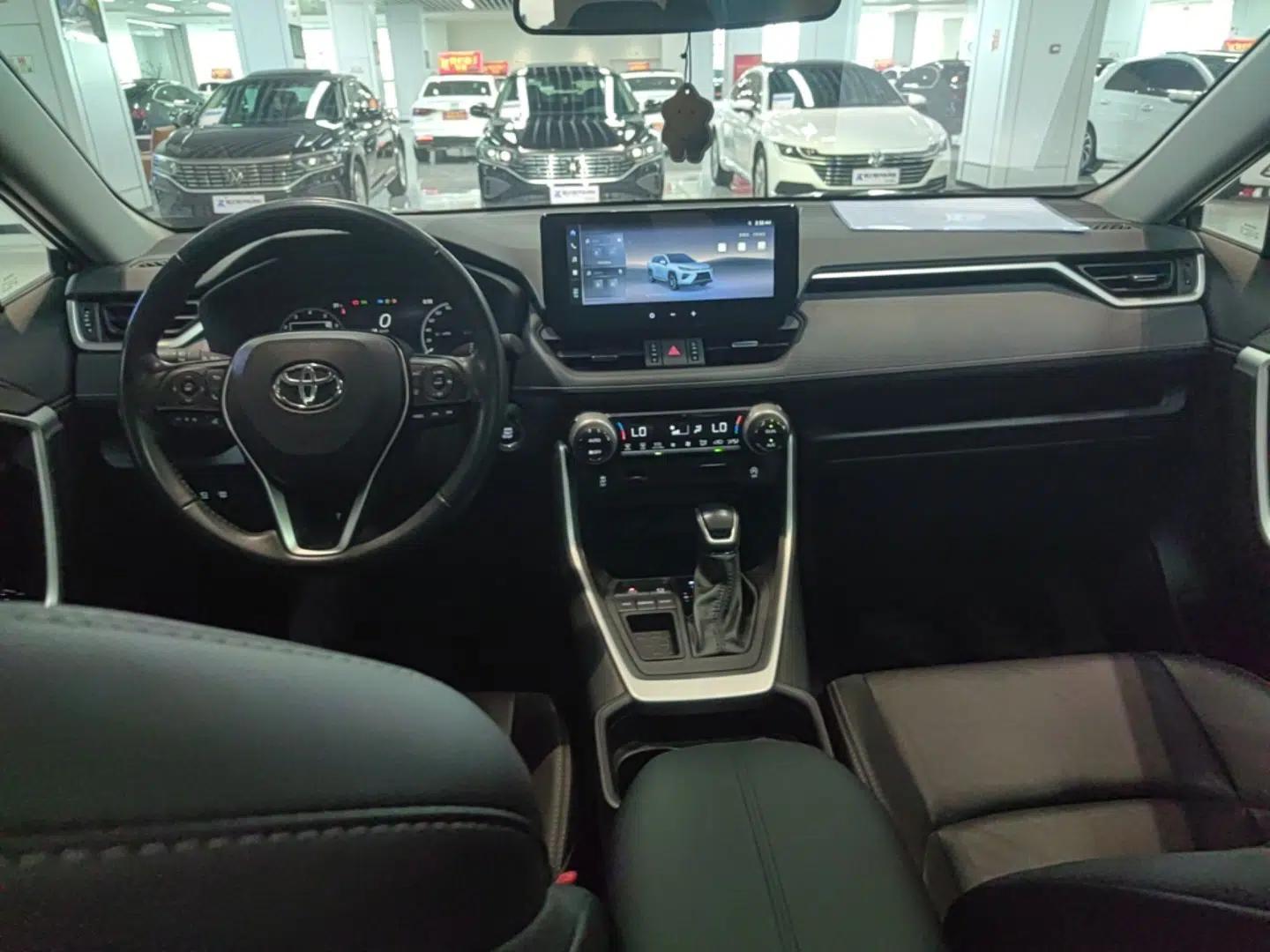 Toyota Wildlander 2023 2.0L CVT Two-Wheel Drive Luxury PLUS Edition — миниатюра 12