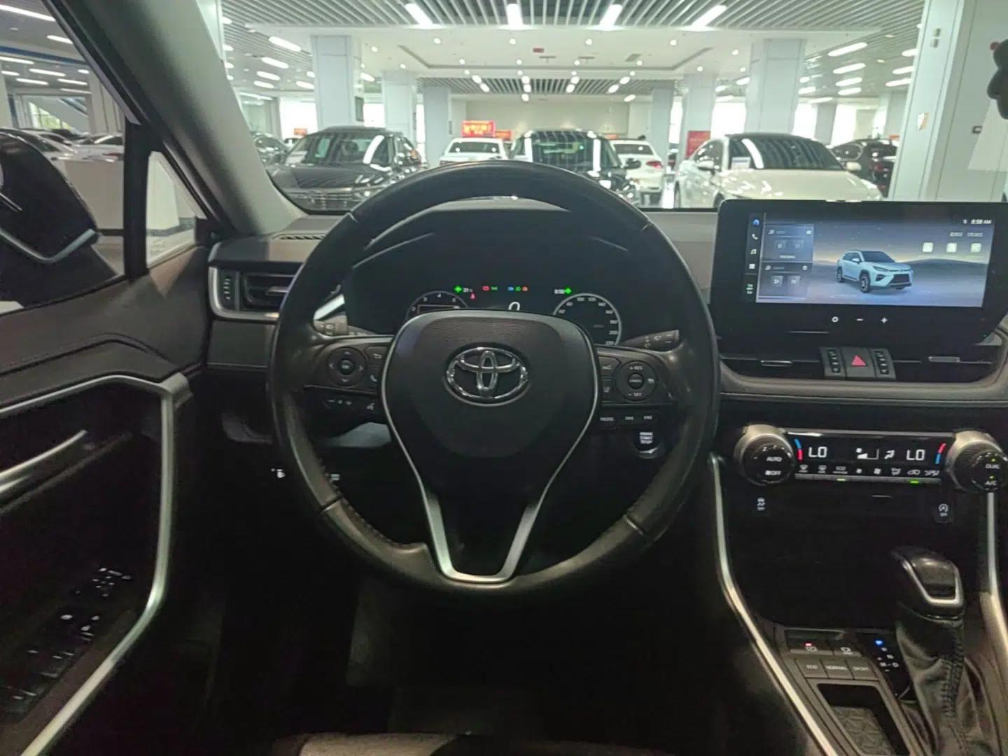 Toyota Wildlander 2023 2.0L CVT Two-Wheel Drive Luxury PLUS Edition — миниатюра 13