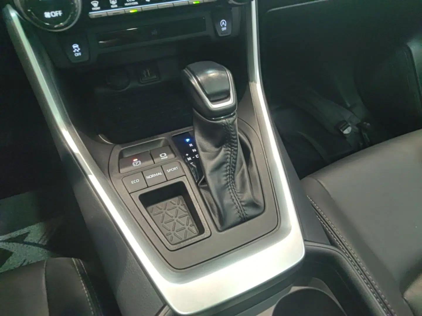 Toyota Wildlander 2023 2.0L CVT Two-Wheel Drive Luxury PLUS Edition — миниатюра 16