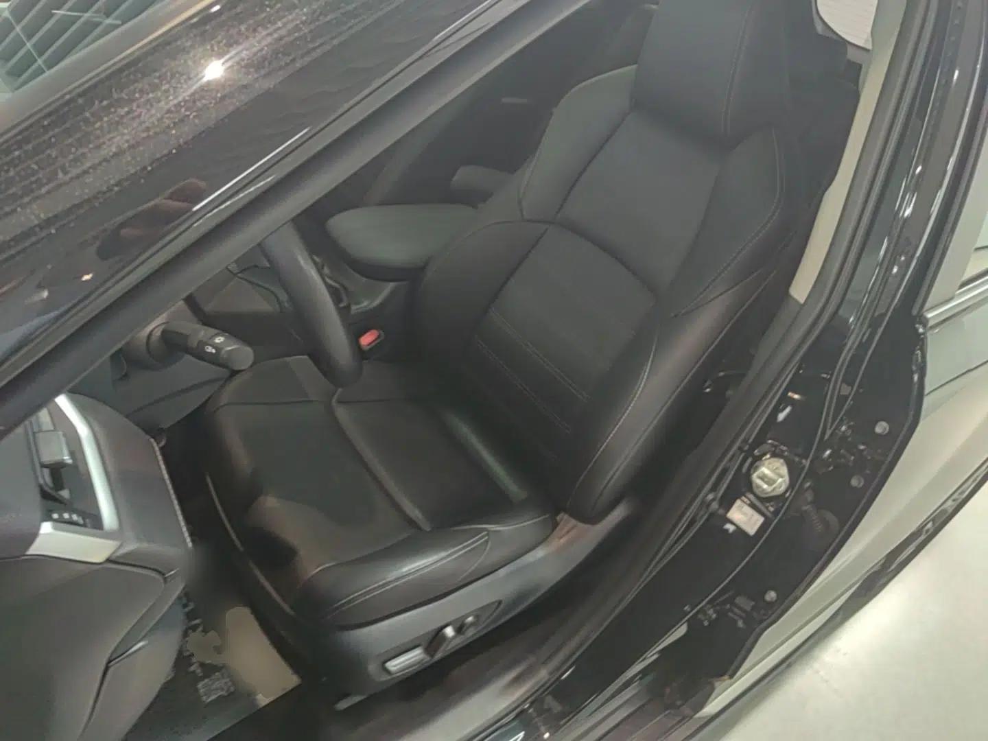 Toyota Wildlander 2023 2.0L CVT Two-Wheel Drive Luxury PLUS Edition — миниатюра 17
