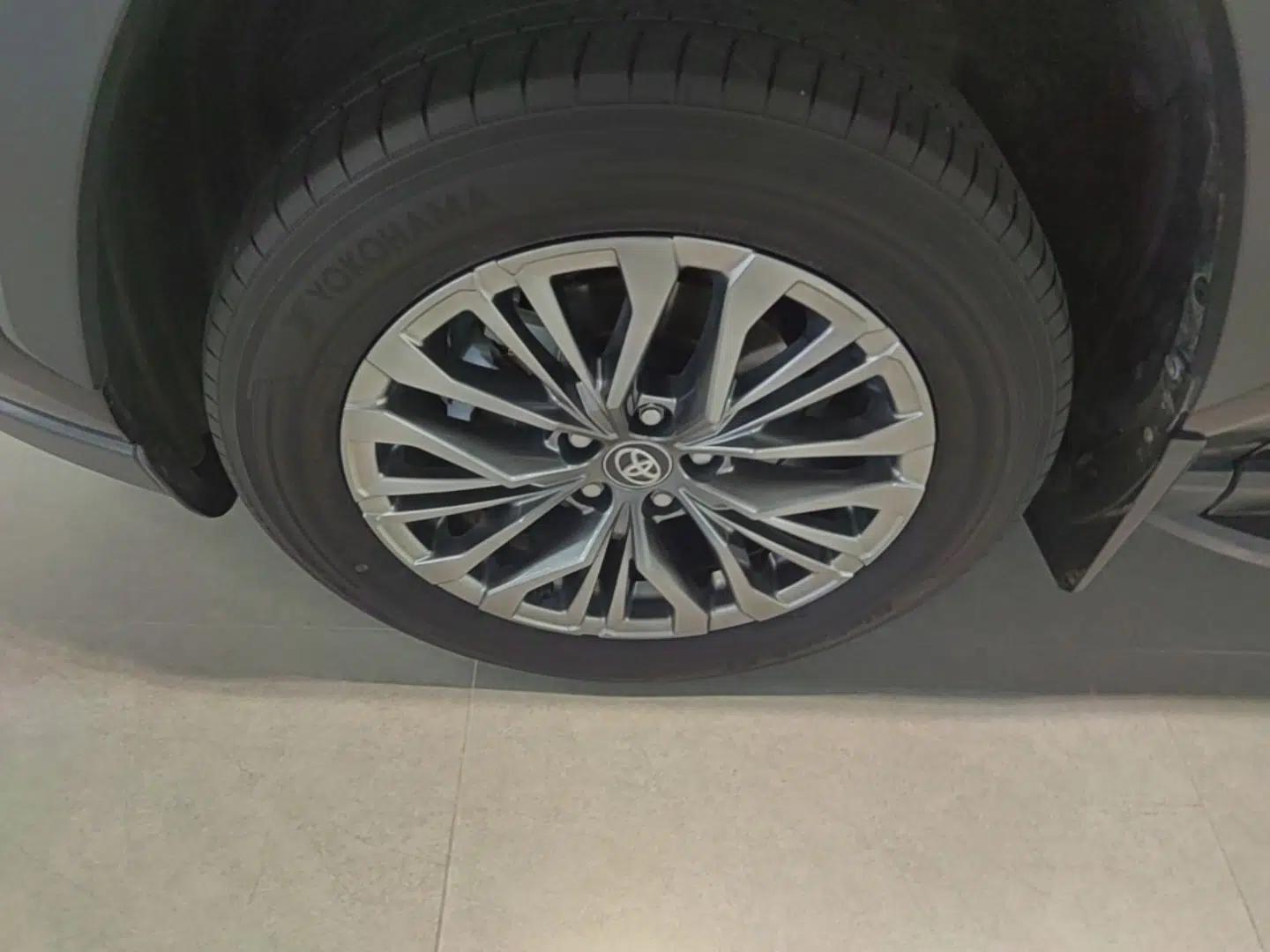 Toyota Wildlander 2023 2.0L CVT Two-Wheel Drive Luxury PLUS Edition — миниатюра 10
