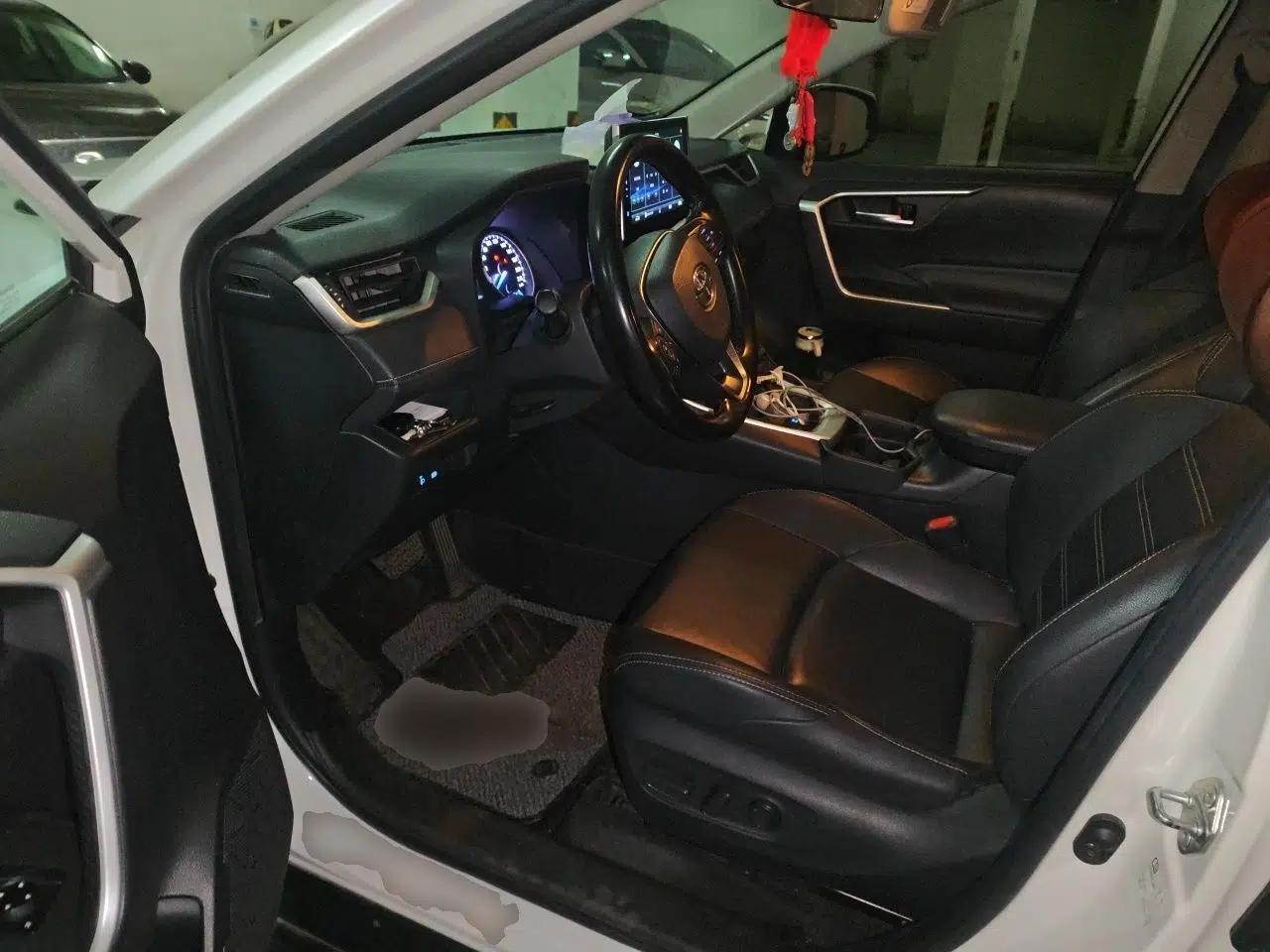 Toyota Wildlander 2020 Dual-Engine 2.5L E-CVT Two-Wheel Drive Luxury Edition — миниатюра 16