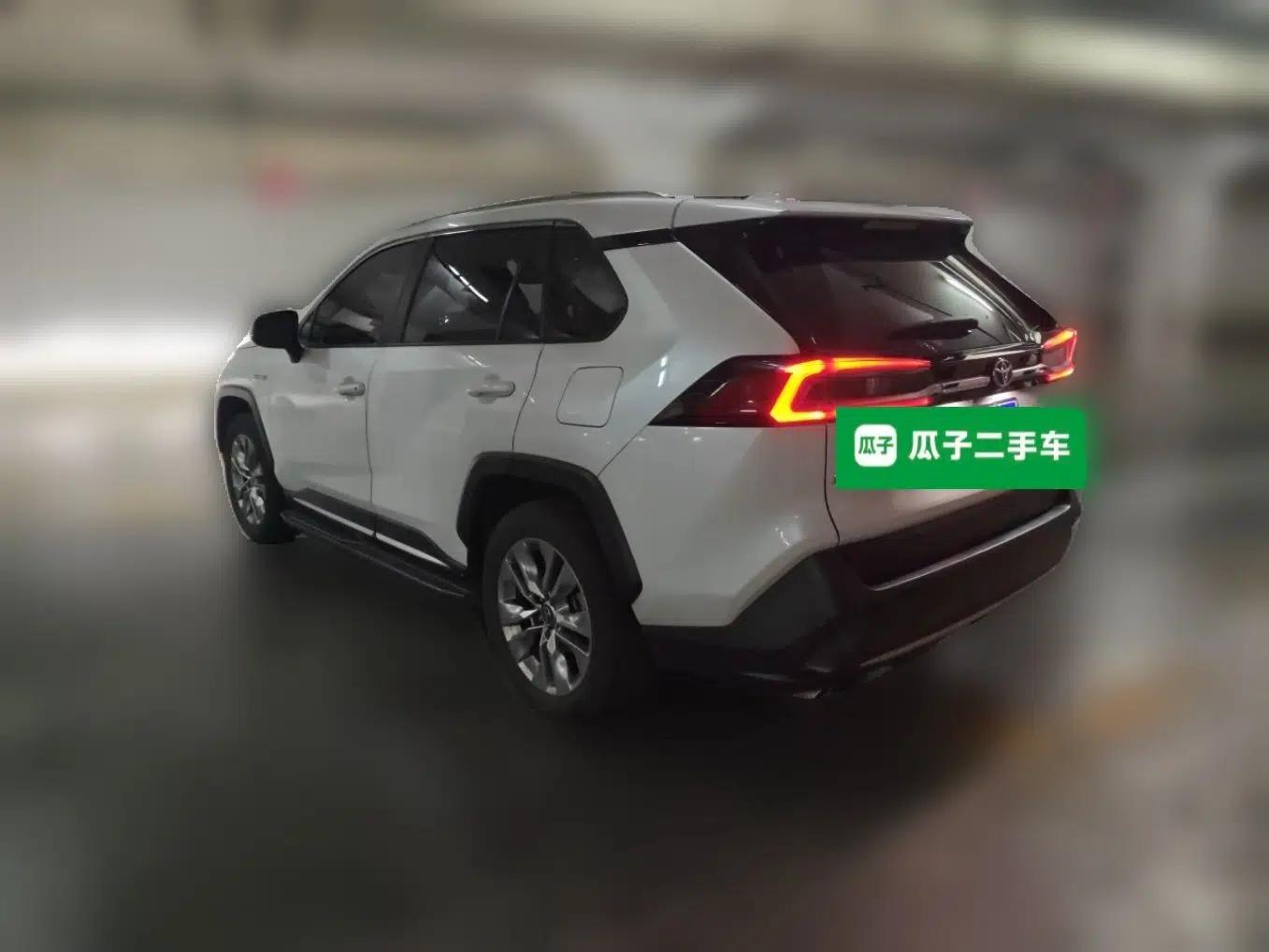 Toyota Wildlander 2020 Dual-Engine 2.5L E-CVT Two-Wheel Drive Luxury Edition — миниатюра 4