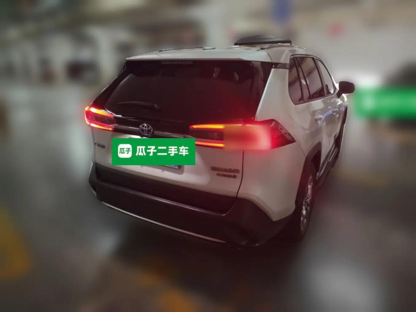 Toyota Wildlander 2020 Dual-Engine 2.5L E-CVT Two-Wheel Drive Luxury Edition — миниатюра 6