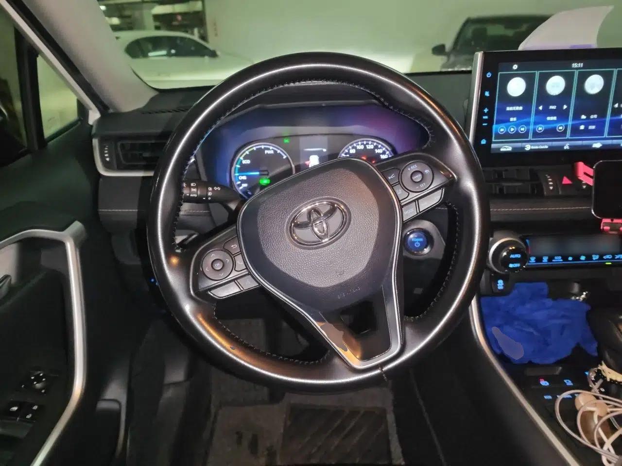 Toyota Wildlander 2020 Dual-Engine 2.5L E-CVT Two-Wheel Drive Luxury Edition — миниатюра 10