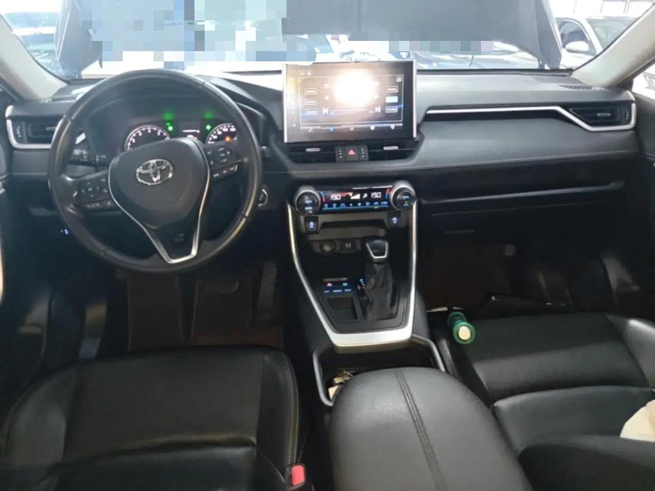 Toyota Wildlander 2021 2.0L CVT Two-Wheel Drive Luxury Edition — миниатюра 12