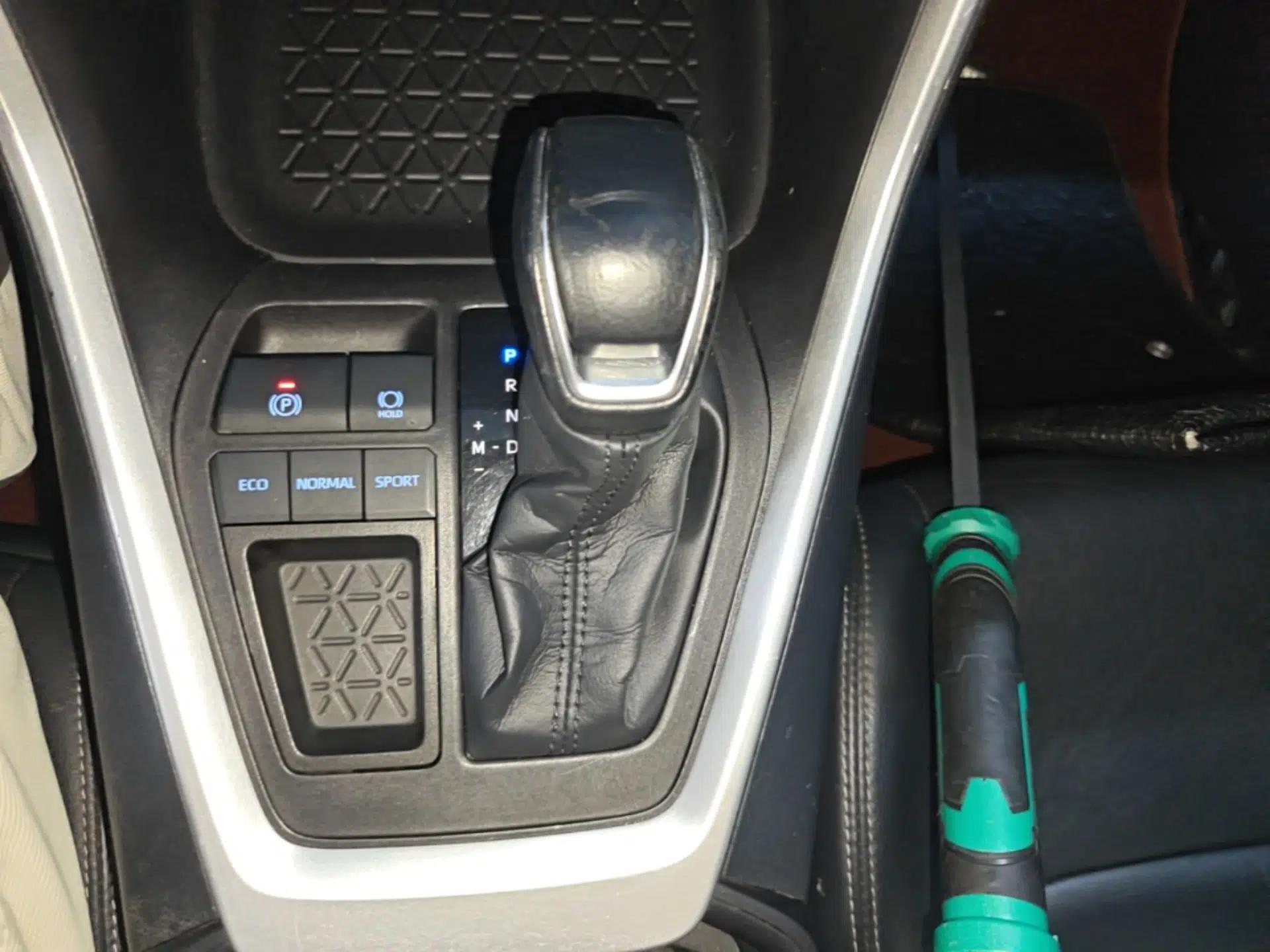 Toyota Wildlander 2021 2.0L CVT Two-Wheel Drive Luxury Edition — миниатюра 16