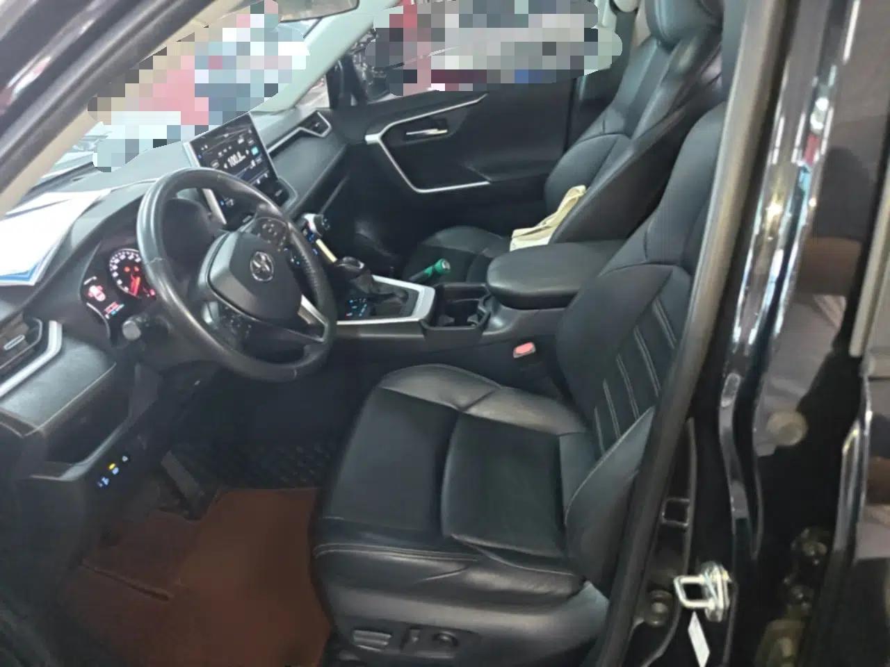 Toyota Wildlander 2021 2.0L CVT Two-Wheel Drive Luxury Edition — миниатюра 17