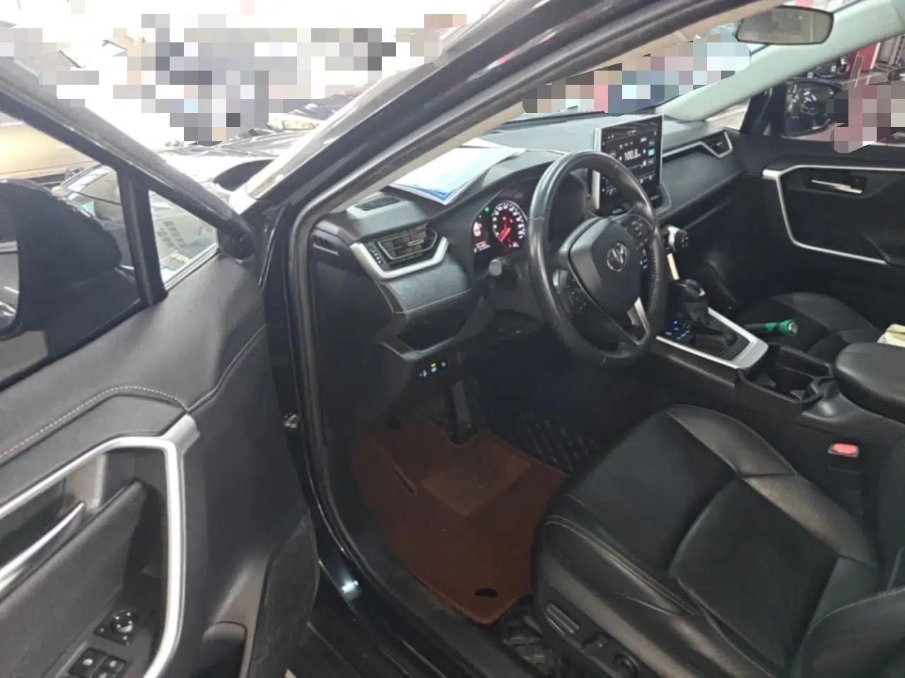 Toyota Wildlander 2021 2.0L CVT Two-Wheel Drive Luxury Edition — миниатюра 18