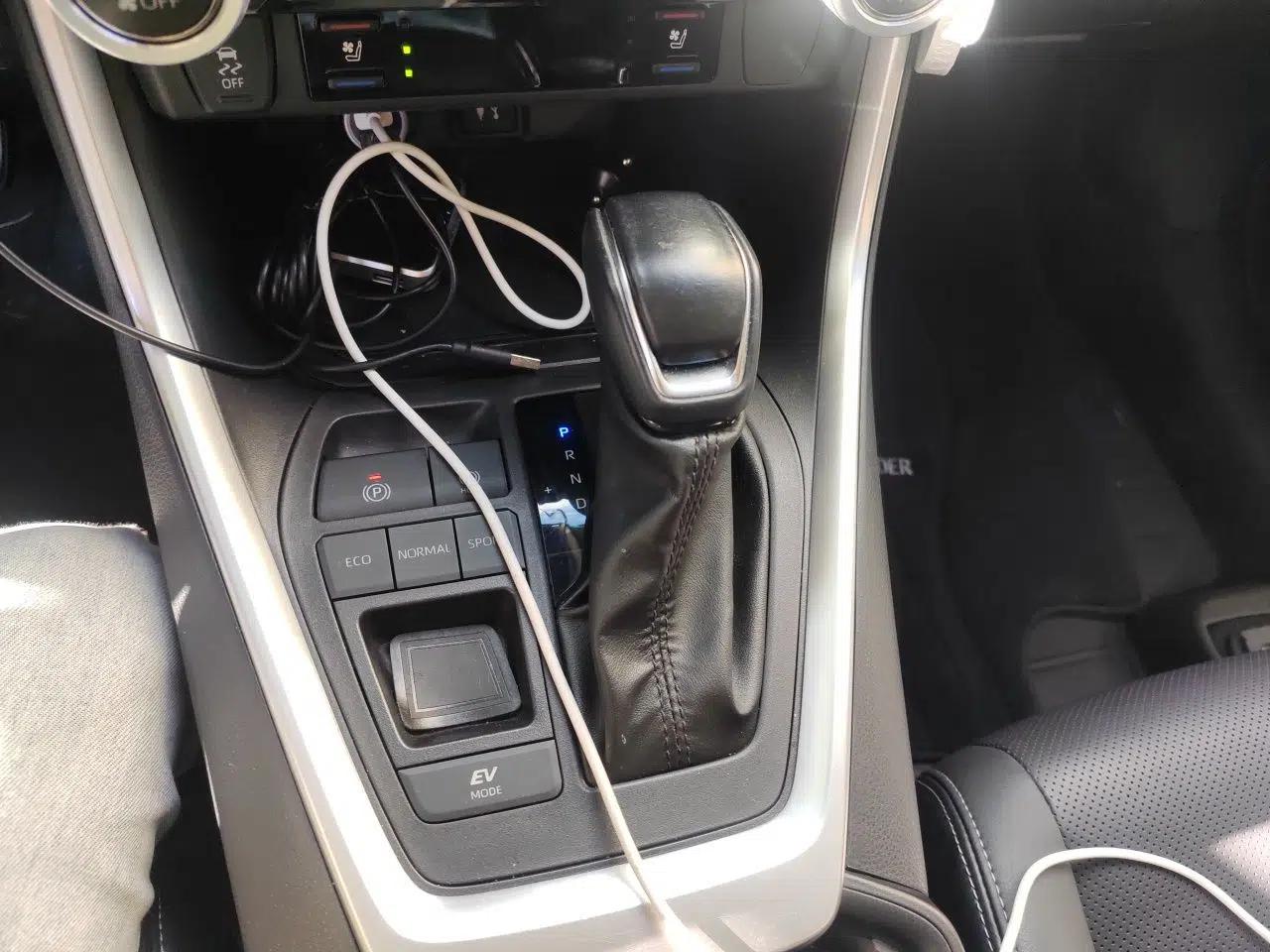 Toyota Wildlander 2022 Dual-Engine 2.5L E-CVT Two-Wheel Drive Prestige Edition — миниатюра 14